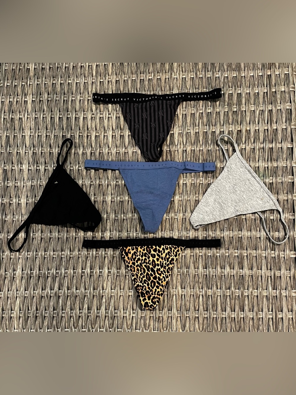 🆕Victoria’s Secret Lot of 5 V- String Panties Size S/P - Picture 3 of 4